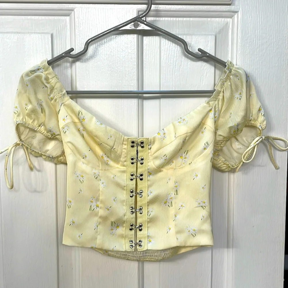 Princess Polly Top - Picture 1 of 3